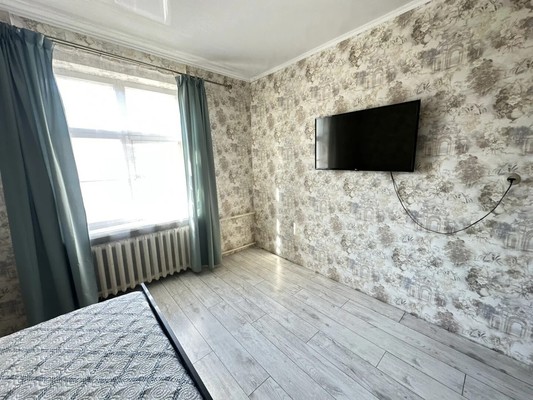 Продам трехкомнатную (3-комн.) квартиру, Октябрьская пл, 1, Таганрог г