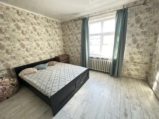 Продам трехкомнатную (3-комн.) квартиру, Октябрьская пл, 1, Таганрог г