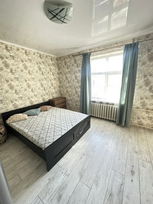 Продам трехкомнатную (3-комн.) квартиру, Октябрьская пл, 1, Таганрог г