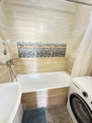 Продам трехкомнатную (3-комн.) квартиру, Октябрьская пл, 1, Таганрог г