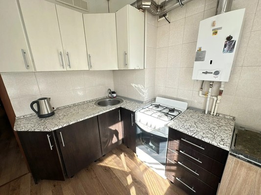 Продам трехкомнатную (3-комн.) квартиру, Октябрьская пл, 1, Таганрог г