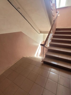 Продам трехкомнатную (3-комн.) квартиру, Октябрьская пл, 1, Таганрог г