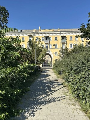 Продам трехкомнатную (3-комн.) квартиру, Октябрьская пл, 1, Таганрог г