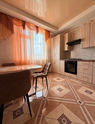 Продам двухкомнатную (2-комн.) квартиру, Батурина ул, 197, Симферополь г