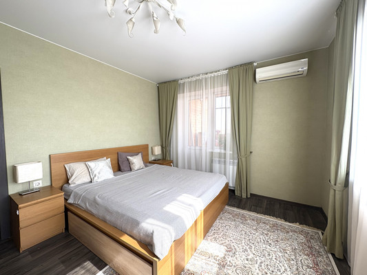 Продам двухкомнатную (2-комн.) квартиру, Баки Урманче ул, 1, Казань г