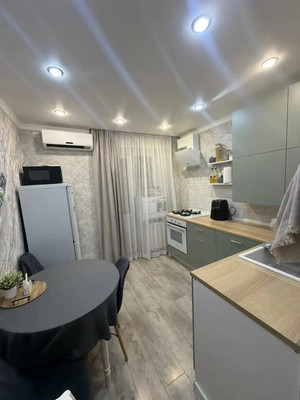 Продам двухкомнатную (2-комн.) квартиру, Октябрьская ул, 110кб, Тихорецк г