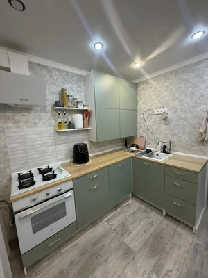 Продам двухкомнатную (2-комн.) квартиру, Октябрьская ул, 110кб, Тихорецк г