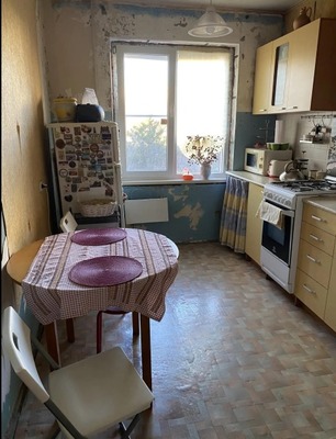 Продам трехкомнатную (3-комн.) квартиру, Маршала Жукова ул, 35, Симферополь г