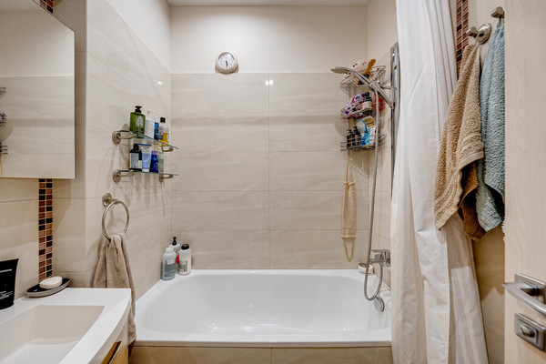Продам трехкомнатную (3-комн.) квартиру, 3-я Фрунзенская ул, 7, Москва г