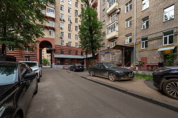 Продам трехкомнатную (3-комн.) квартиру, 3-я Фрунзенская ул, 7, Москва г