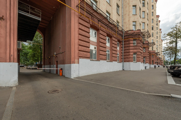 Продам трехкомнатную (3-комн.) квартиру, 3-я Фрунзенская ул, 7, Москва г