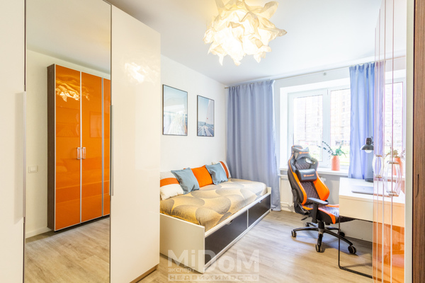 Продам трехкомнатную (3-комн.) квартиру, Бутлерова ул, 32, Санкт-Петербург г