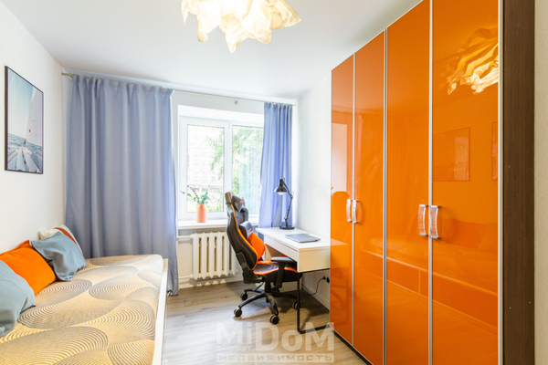 Продам трехкомнатную (3-комн.) квартиру, Бутлерова ул, 32, Санкт-Петербург г