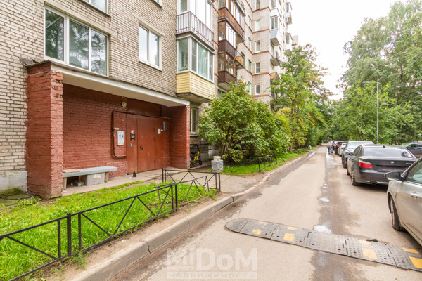 Продам трехкомнатную (3-комн.) квартиру, Бутлерова ул, 32, Санкт-Петербург г