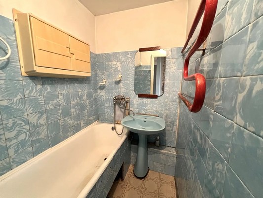 Продам трехкомнатную (3-комн.) квартиру, Дубровинского ул, 54, Красноярск г