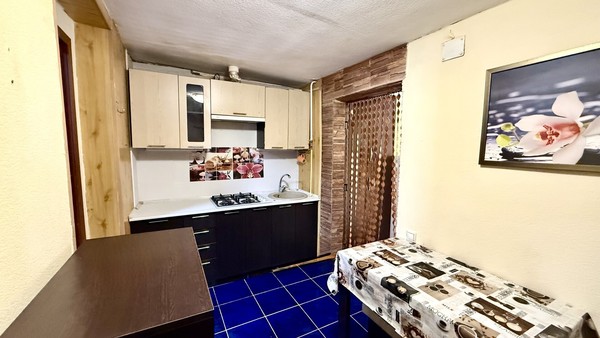 Продам двухкомнатную (2-комн.) квартиру, Курцовская ул, 13, Симферополь г