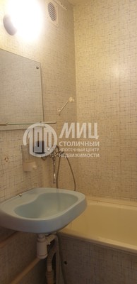 Продам двухкомнатную (2-комн.) квартиру, Харьковская ул, 4к1, Москва г