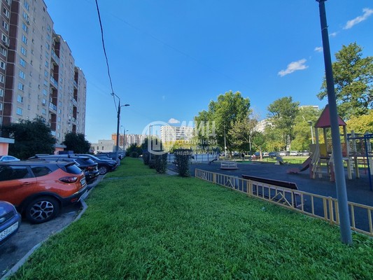 Продам двухкомнатную (2-комн.) квартиру, Харьковская ул, 4к1, Москва г