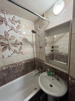 Продам двухкомнатную (2-комн.) квартиру, Дзержинского ул, 126, Новороссийск г