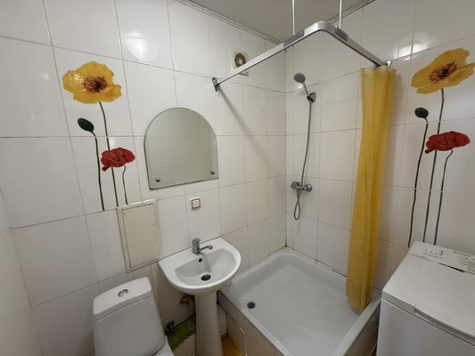 Продам двухкомнатную (2-комн.) квартиру, Спера ул, 6, Симферополь г