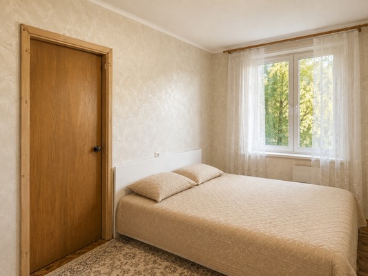Продам трехкомнатную (3-комн.) квартиру, Клинская ул, 11, Москва г