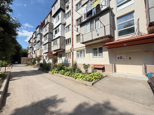 Продам двухкомнатную (2-комн.) квартиру, Ашурова ул, 12, Нальчик г