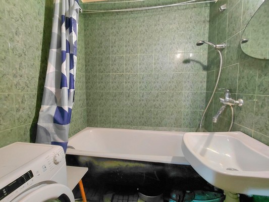 Продам трехкомнатную (3-комн.) квартиру, Голубинская ул, 29к2, Москва г