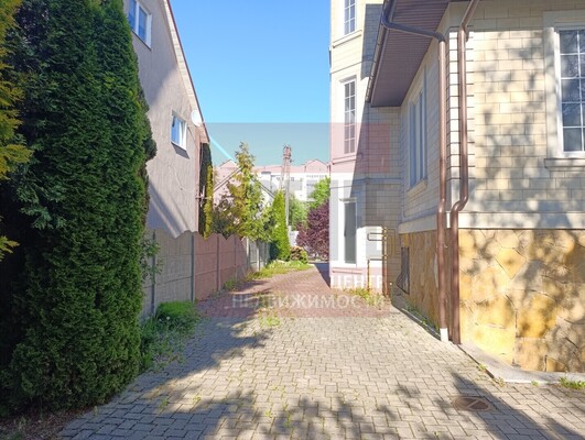 Продам коммерческое помещение 542,4 м2, Гончарная ул, 8, Калининград г