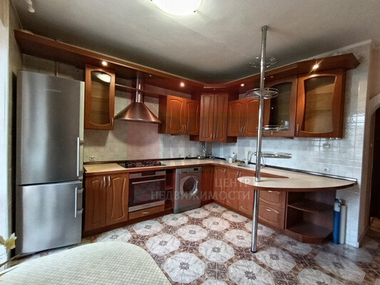 Продам трехкомнатную (3-комн.) квартиру, Брусничная ул, 11, Калининград г