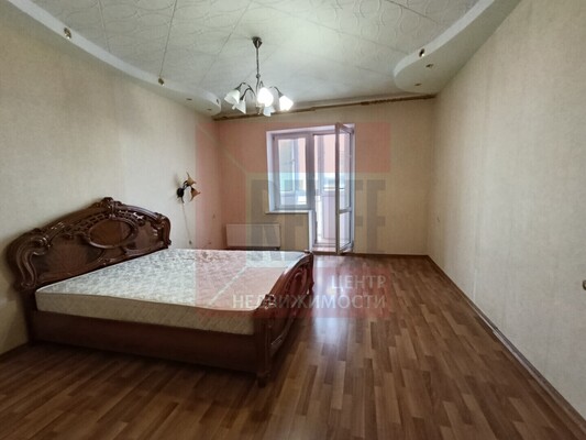 Продам трехкомнатную (3-комн.) квартиру, Брусничная ул, 11, Калининград г