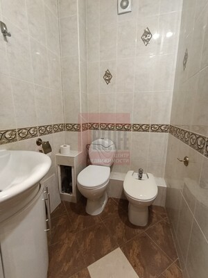 Продам трехкомнатную (3-комн.) квартиру, Брусничная ул, 11, Калининград г