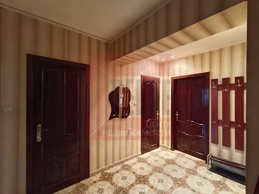 Продам трехкомнатную (3-комн.) квартиру, Брусничная ул, 11, Калининград г
