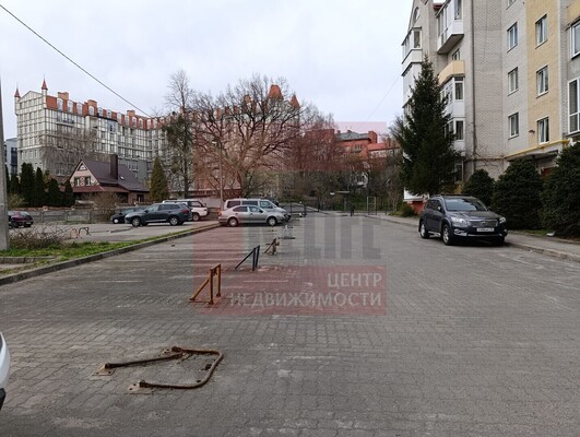 Продам трехкомнатную (3-комн.) квартиру, Брусничная ул, 11, Калининград г