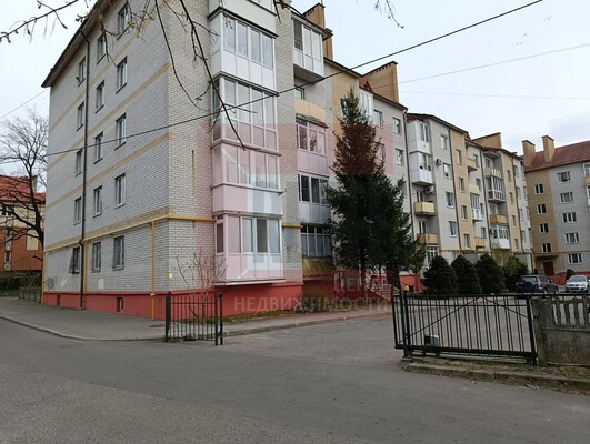 Продам трехкомнатную (3-комн.) квартиру, Брусничная ул, 11, Калининград г