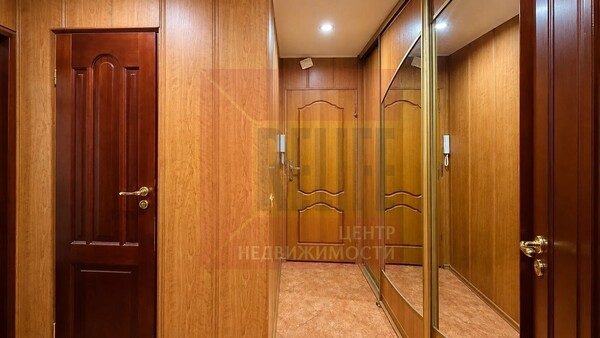Продам трехкомнатную (3-комн.) квартиру, Старопрегольская наб, 4, Калининград г