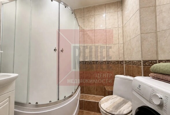 Продам трехкомнатную (3-комн.) квартиру, Старопрегольская наб, 4, Калининград г