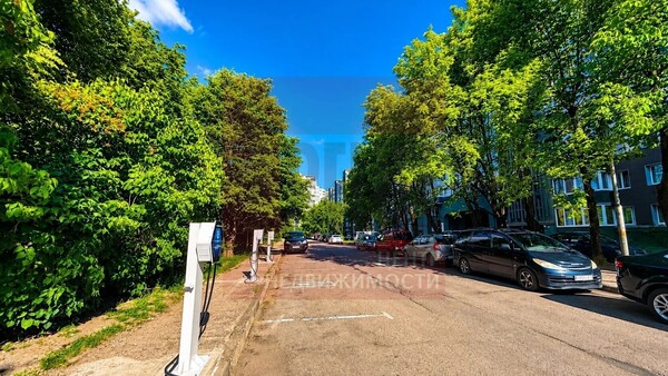 Продам трехкомнатную (3-комн.) квартиру, Старопрегольская наб, 4, Калининград г