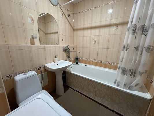 Продам трехкомнатную (3-комн.) квартиру, Академика Глушко ул, 16/24, Казань г