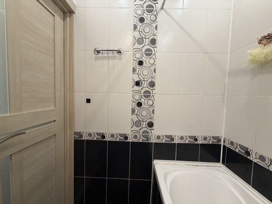 Продам трехкомнатную (3-комн.) квартиру, Романа Брянского ул, 15к1, Брянск г