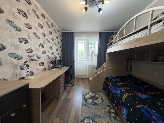 Продам трехкомнатную (3-комн.) квартиру, Романа Брянского ул, 15к1, Брянск г