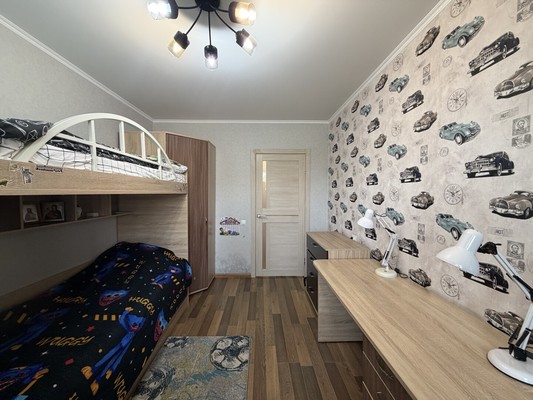 Продам трехкомнатную (3-комн.) квартиру, Романа Брянского ул, 15к1, Брянск г