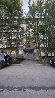 Продам двухкомнатную (2-комн.) квартиру, Полярный Круг ул, 2, Мурманск г