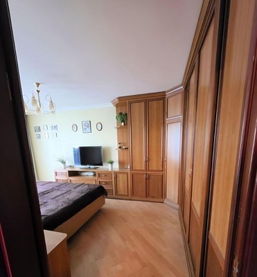 Продам трехкомнатную (3-комн.) квартиру, Народного Ополчения ул, 44к1, Москва г
