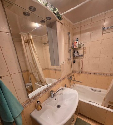 Продам трехкомнатную (3-комн.) квартиру, Народного Ополчения ул, 44к1, Москва г