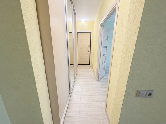 Продам двухкомнатную (2-комн.) квартиру, Героев Десантников ул, 32, Новороссийск г