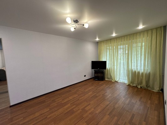 Продам трехкомнатную (3-комн.) квартиру, Сидоренко ул, 24к2, Комсомольск-на-Амуре г