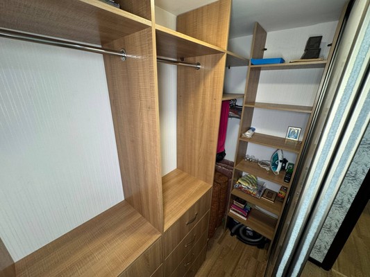 Продам трехкомнатную (3-комн.) квартиру, Сидоренко ул, 24к2, Комсомольск-на-Амуре г