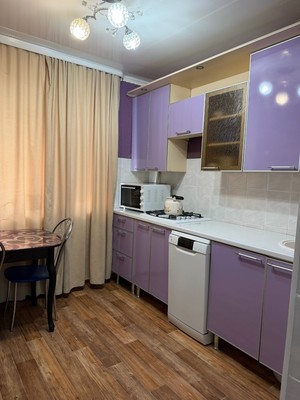 Продам двухкомнатную (2-комн.) квартиру, 25-й мкр, 14б, Октябрьский г