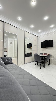 Продам двухкомнатную (2-комн.) квартиру, Параллельная (Центральный р-н) ул, 9, Сочи г