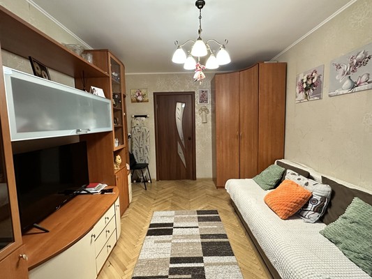 Продам трехкомнатную (3-комн.) квартиру, Лескова ул, 10кА, Москва г